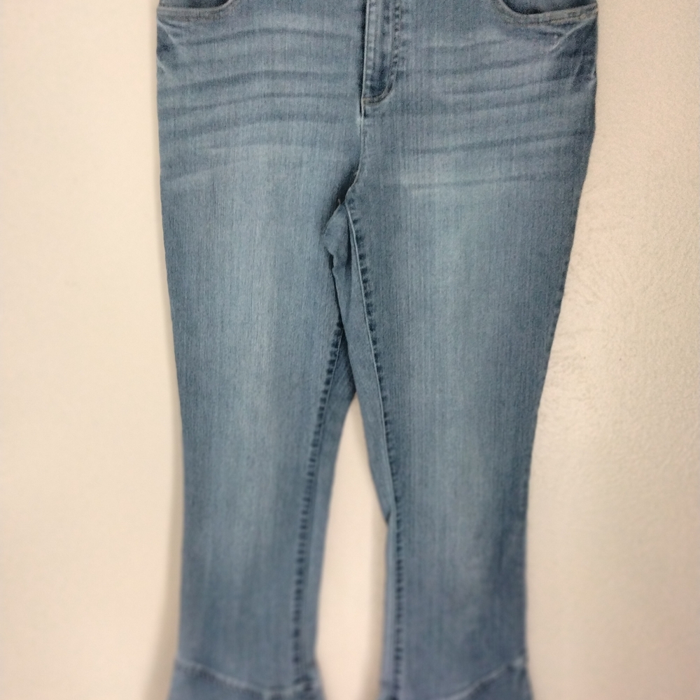 Women's Classic Light Blue Cropped Jeans